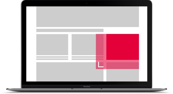 Mockup di un laptop che mostra un esempio di posizionamento di banner pubblicitari su una pagina web